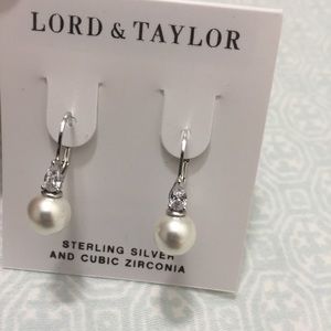 Detailed Pearl Earrings